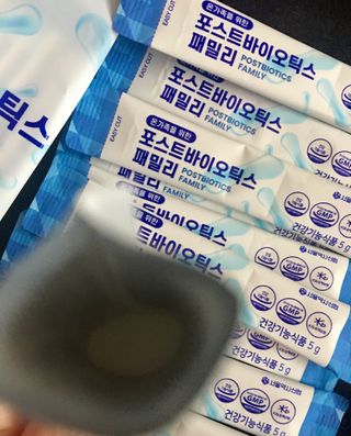 서울약사신협_포스트바이오틱스패밀리_5g x 100포 — 5점을 준 리뷰어가 2021년 3월 올린 사용 사진