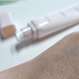 프리마인 선크림만 바꿨을 뿐인데 매일 물 2L챙겨먹고 기초케어 완벽하게 한 물빛피부 완성,셀라브UV프로텍터 — 5점을 준 리뷰어가 2023년 8월 올린 사용 사진