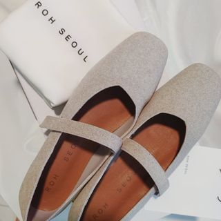 로서울 Rowie mary jane shoes Velvet, Ecoclean — 3점을 준 리뷰어가 2021년 9월 올린 사용 사진