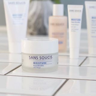 산수시 아쿠아 베네핏 24h 수부지 물광 속건조 수분크림 50ml — 5점을 준 리뷰어가 2021년 6월 올린 사용 사진