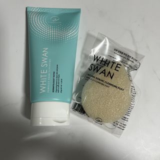 오투에니원 화이트 스완 퍼펙트 폼 클렌징 150g 퍼프증정 — 5점을 준 리뷰어가 2023년 1월 올린 사용 사진