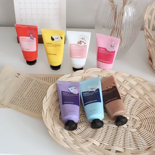 쿤달 BT21 시어버터 앤 마카다미아 퓨어 핸드크림 50ml 7구 기프트 세트 — 5점을 준 리뷰어가 2021년 3월 올린 사용 사진