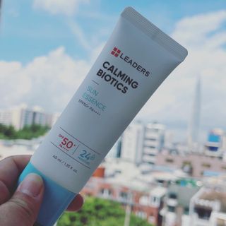 리더스코스메틱 리더스 카밍 바이오틱스 선 에센스 SPF 50+ PA++++ — 5점을 준 리뷰어가 2022년 7월 올린 사용 사진