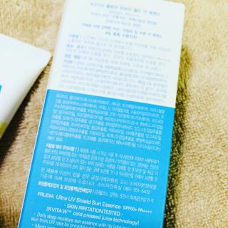 틱톡 [후르디아] 백탁NO! 화잘먹 수분광 선 에센스✨ — 5점을 준 리뷰어가 2023년 7월 올린 사용 사진