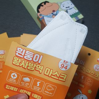 [숨그림]  덴탈마스크 짱구 우리아이 그리고 내가 쓰는 믿을수있는 케릭터 마스크  16종 — 5점을 준 리뷰어가 2021년 10월 올린 사용 사진