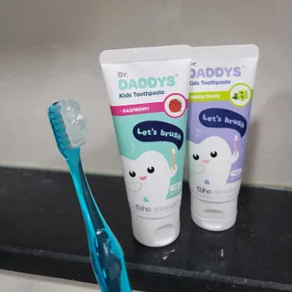 닥터데디스 안심저불소 키즈치약 (라즈베리, 청포도향 중 택 1) 60g +  여행용 미니 치약 15g — 5점을 준 리뷰어가 2022년 11월 올린 사용 사진