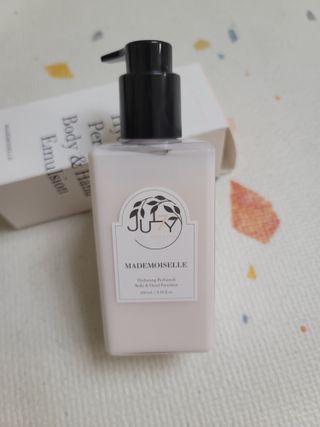 줄라이 모닝 _ JULY MORNING 줄라이모닝 하이드레이팅 퍼퓸드 바디앤핸드 에멀젼 — 4점을 준 리뷰어가 2022년 3월 올린 사용 사진