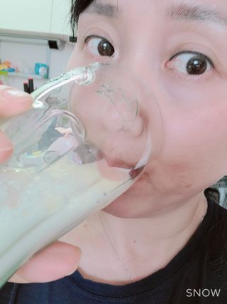 락티노브 프랑스에서 온 프리미엄 우유 래드바쉬 멸균우유 1L x 4개 — 5점을 준 리뷰어가 2021년 11월 올린 사용 사진