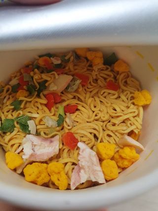 NISSIN 닛신 컵누들  4종 - 씨푸드오리지날, 씨푸드 스파이시, 씨푸드 커리, 씨푸드 XO소스 — 5점을 준 리뷰어가 2022년 11월 올린 사용 사진