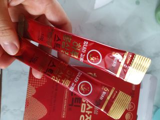 힘내라김홍삼 하루홍삼정스틱 10g x 10포 — 5점을 준 리뷰어가 2021년 5월 올린 사용 사진
