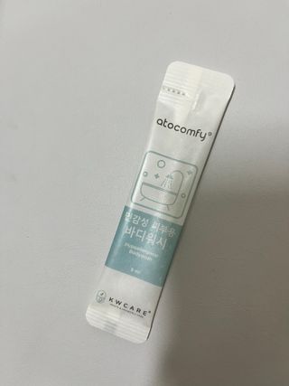 아토컴피 신생아도 사용가능한 무알러지 1회용 바디워시 여행키트 ( 독일 임상시험 완료) — 4점을 준 리뷰어가 2023년 2월 올린 사용 사진