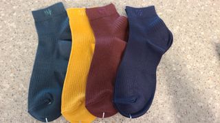 [사이즈가 있는 양말 필로이] 남/여 골지 발목 양말 4족 세트 남【S, M, L, XL】여【S, M, L】_컬러 랜덤 — 4점을 준 리뷰어가 2022년 6월 올린 사용 사진