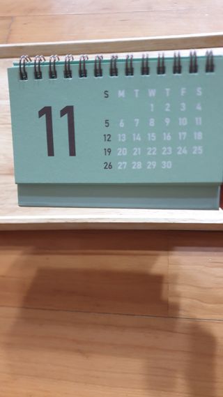 리훈 2024년달력 언더모니터 미니 탁상달력 — 5점을 준 리뷰어가 2023년 10월 올린 사용 사진