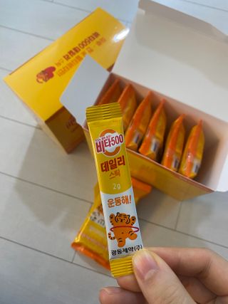 광동제약 [광동] 비타500데일리스틱 70포X2개 + 뚱랑이엽서 + 쇼핑백 증정 — 5점을 준 리뷰어가 2022년 10월 올린 사용 사진