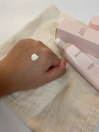 프리마인 선크림만 바꿨을 뿐인데 매일 물 2L챙겨먹고 기초케어 완벽하게 한 물빛피부 완성,셀라브UV프로텍터 — 5점을 준 리뷰어가 2023년 8월 올린 사용 사진