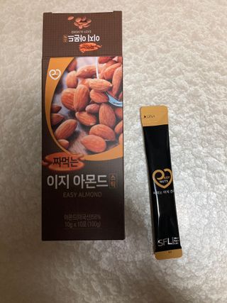 짜먹는 이지견과 짜먹는 이지아몬드, 짜먹는 이지허니피넛, 짜먹는 이지캐슈넛 각 10g X  10포 — 5점을 준 리뷰어가 2021년 3월 올린 사용 사진