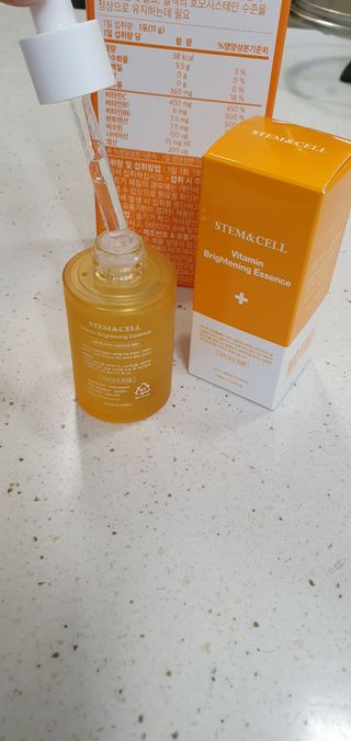 체르엠 스템앤셀 비타민 브라이트닝 에센스 30ml 1개 — 5점을 준 리뷰어가 2021년 9월 올린 사용 사진