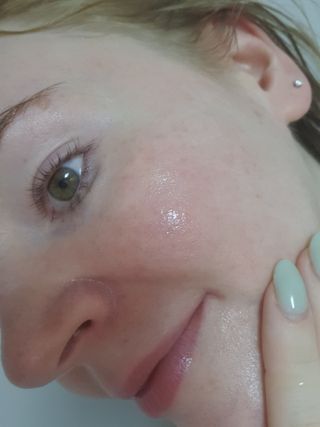 리더스코스메틱 리더스 카밍 바이오틱스 에센스 워터 — 5점을 준 리뷰어가 2021년 4월 올린 사용 사진