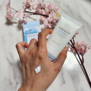 [스킨1004] 마다가스카르 센텔라 히알루-시카 워터핏 선세럼 50ml — 5점을 준 리뷰어가 2024년 5월 올린 사용 사진