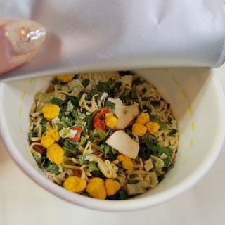 NISSIN 닛신 컵누들  4종 - 씨푸드오리지날, 씨푸드 스파이시, 씨푸드 커리, 씨푸드 XO소스 — 5점을 준 리뷰어가 2022년 4월 올린 사용 사진