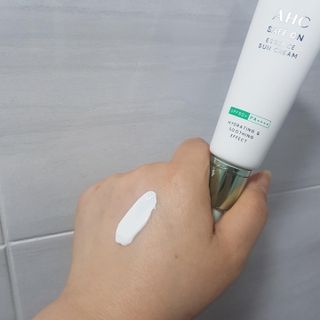 [AHC] 세이프온 에센스 선크림 올리브영 스페셜 증정 기획세트 — 5점을 준 리뷰어가 2022년 6월 올린 사용 사진
