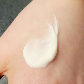 AYU25[아유트웬티파이브]다마스크로즈워터 베이스 천연 수분 촉촉 크림 — 5점을 준 리뷰어가 2021년 4월 올린 사용 사진