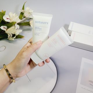 보타니티 촉촉수분자차 아쿠아핏 선 에센스 50ml + 보송톤업자차 징크 선 로션 50ml SPF50+ PA++++ (4/25) — 5점을 준 리뷰어가 2022년 5월 올린 사용 사진