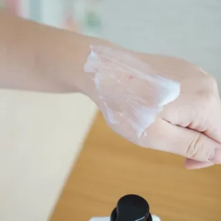 줄라이 모닝 _ JULY MORNING 줄라이모닝 하이드레이팅 퍼퓸드 바디앤핸드 에멀젼 — 5점을 준 리뷰어가 2021년 10월 올린 사용 사진