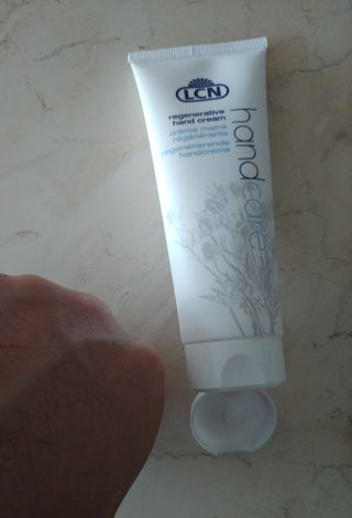LCN(엘씨엔) LCN 리제너러티브 핸드크림 75ml 주름개선 고보습 재생핸드크림 — 5점을 준 리뷰어가 2022년 8월 올린 사용 사진