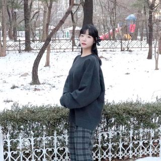 MAPLESYRUPFACTORY 메이플 피그먼트 맨투맨 8.COL — 5점을 준 리뷰어가 2022년 12월 올린 사용 사진