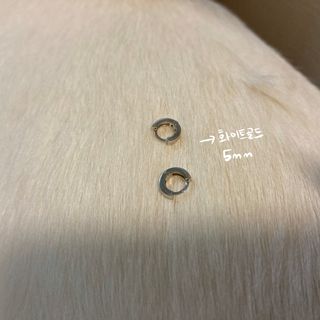 [골드앤디어] 14k 갓성비 귀걸이, 잘 때 껴도 편안한 미니민자원터치 l 5mm l 3color중 택1｜ — 5점을 준 리뷰어가 2021년 4월 올린 사용 사진