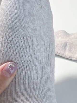 [사이즈가 있는 양말 필로이]여자 순면 통파일 꿀잠 수면 양말【 S, M, L 】3가지 사이즈_컬러 랜덤 3족 — 5점을 준 리뷰어가 2022년 10월 올린 사용 사진