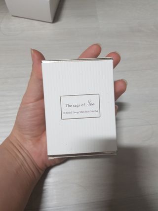 더사가오브수 [사가수] 효혜윤 보태니컬 에너지 에센스인로션 20ml /아이포올 스틱 3g — 3점을 준 리뷰어가 2023년 3월 올린 사용 사진