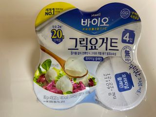 매일바이오 그릭요거트 오리지널 플레인 4개, 로스터리 커피믹스 4개 — 5점을 준 리뷰어가 2021년 12월 올린 사용 사진