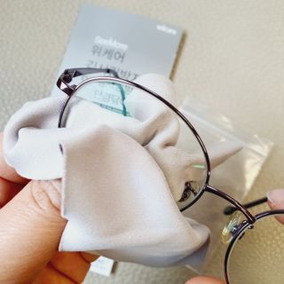 위케어 김서림방지 안경닦이 안티포그 극세사클리너 — 5점을 준 리뷰어가 2021년 2월 올린 사용 사진