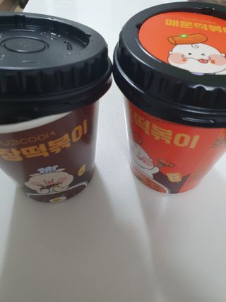 유비쿡 컵떡볶이 매운컵떡볶이2개/ 짜장컵떡볶이 2개  총 4개세트 — 5점을 준 리뷰어가 2021년 3월 올린 사용 사진