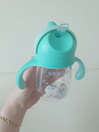 유비맘 트라이탄 코니빨대컵_컬러 랜덤 발송 — 4점을 준 리뷰어가 2021년 2월 올린 사용 사진