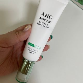 [AHC] 세이프온 에센스 선크림 올리브영 스페셜 증정 기획세트 — 5점을 준 리뷰어가 2022년 6월 올린 사용 사진