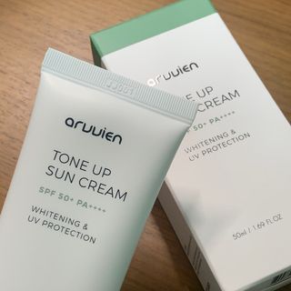 아르비엔 순한성분 비건 무기자차 톤업선크림 — 4점을 준 리뷰어가 2021년 1월 올린 사용 사진