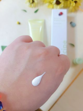 아이레시피 마일드시카 브라이트닝 업 선스크린 SPF50+ PA++++ — 5점을 준 리뷰어가 2023년 6월 올린 사용 사진