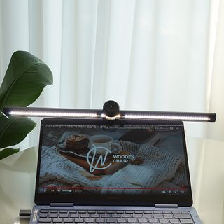 TOMO GRAPHY 나 있을땐 환한 조명 나 없을땐 확실한 살균 ★ DESK LIGHT & STERILIZER [ON] ★ — 5점을 준 리뷰어가 2022년 1월 올린 사용 사진