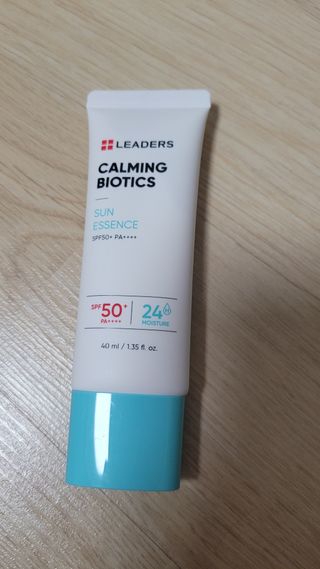 리더스코스메틱 리더스 카밍 바이오틱스 선 에센스 SPF 50+ PA++++ — 4.5점을 준 리뷰어가 2022년 6월 올린 사용 사진