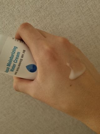 약손명가코스메틱 에오스보떼 아쿠아 모이스처라이징 워터 크림 — 5점을 준 리뷰어가 2022년 1월 올린 사용 사진