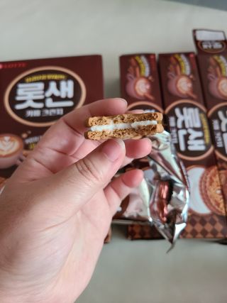 롯데제과 롯샌 카페크런치 — 4점을 준 리뷰어가 2021년 10월 올린 사용 사진