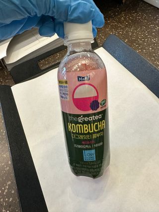 더그레잇티 콤부차 [매일유업] 더그레잇티 44kcal 콤부차 300ml *12개입 (오리지널 6개+베리리치 6개) — 5점을 준 리뷰어가 2023년 7월 올린 사용 사진