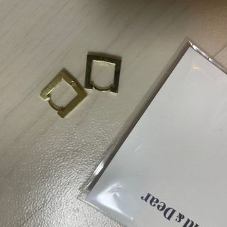 [골드앤디어] 14K 사각 네모 원터치 귀걸이_3color — 5점을 준 리뷰어가 2021년 5월 올린 사용 사진