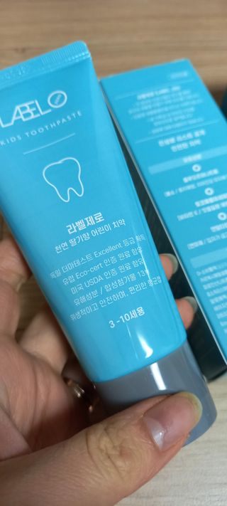 치과에서 쓰는 치약 _ 라벨제로 저불소 꼬마, 키즈, 유아, 베이비, 주니어 안전한 어린이치약 — 5점을 준 리뷰어가 2023년 1월 올린 사용 사진