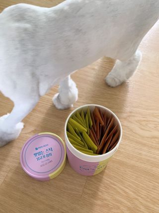 페페로니 맛있는 스틱 - 무항생제 닭고기 15개 + 원양선 참치 15개 — 4.5점을 준 리뷰어가 2021년 8월 올린 사용 사진