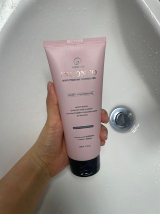 오투에니원 인컨보 바디 퍼퓸 샤워 젤 200ml — 5점을 준 리뷰어가 2023년 2월 올린 사용 사진