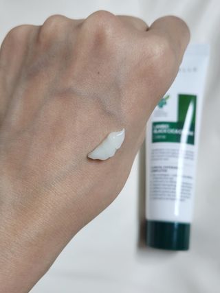 랑벨 랑바이오 블랙 시카 크림 50ml(블랙비 프로폴리스, 시카 4종, 판테놀 10 함유) — 4.5점을 준 리뷰어가 2022년 7월 올린 사용 사진